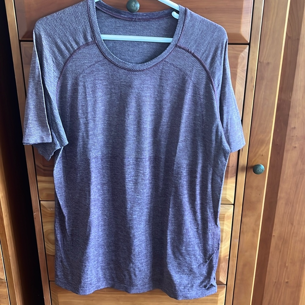LuluLemon Mens large fitted athletic shirt